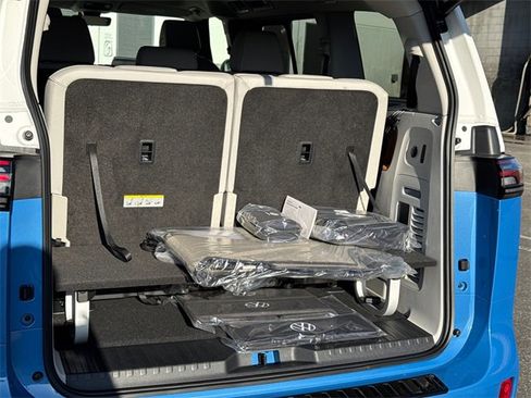 New 2025 Volkswagen ID. Buzz 1st Edition image 14