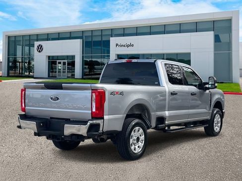 Used 2024 Ford F250 XLT image 3