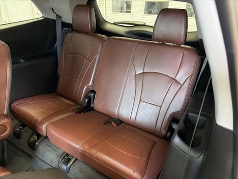 Used 2021 Buick Enclave Avenir w/ Avenir Technology Package image 34