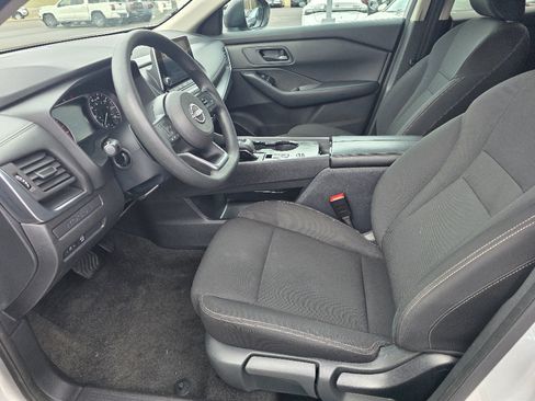 Used 2023 Nissan Rogue S image 12