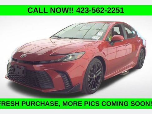 Used 2025 Toyota Camry SE w/ Convenience Package FWD image 1