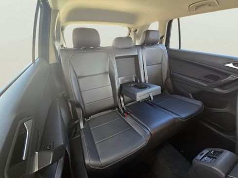 Used 2021 Volkswagen Tiguan SE image 30