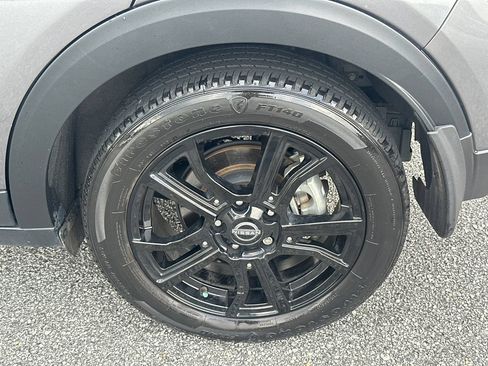 Used 2023 Nissan Kicks SR w/ SR Premium Package FWD image 21