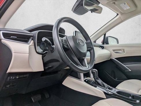Used 2024 Toyota Corolla Cross XLE w/ Convenience Package image 10