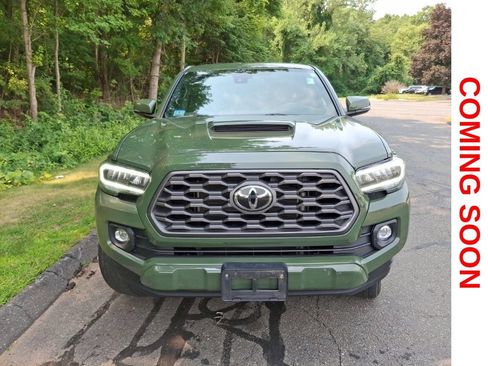 Used 2021 Toyota Tacoma TRD Sport w/ TRD Premium Sport Package AWD/4WD image 3