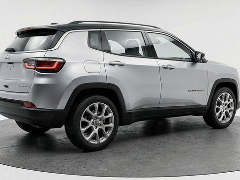 Used 2025 Jeep Compass Limited image 9