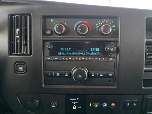 Used 2018 Chevrolet Express 3500 LT w/ LT Preferred Equipment Group RWD image 5