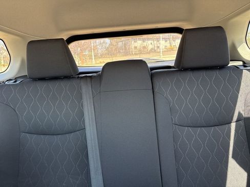 Used 2025 Toyota Corolla Cross LE image 19