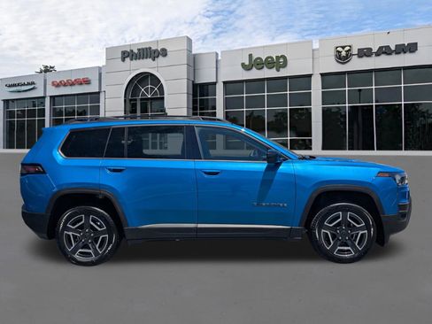 New 2026 Jeep Cherokee Laredo image 3
