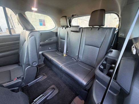 Used 2025 Toyota Grand Highlander XLE image 23