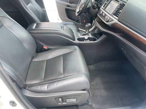 Used 2015 Toyota Highlander Limited Platinum AWD/4WD image 35