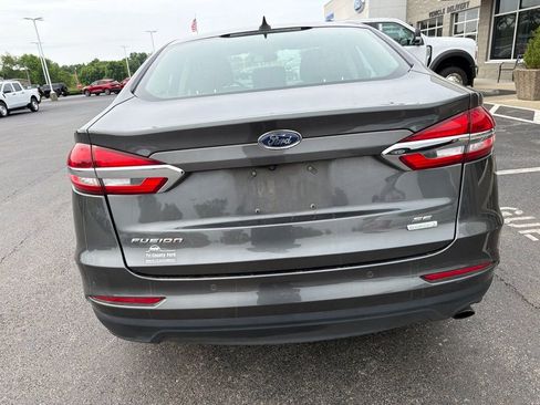 Used 2019 Ford Fusion SE FWD image 3