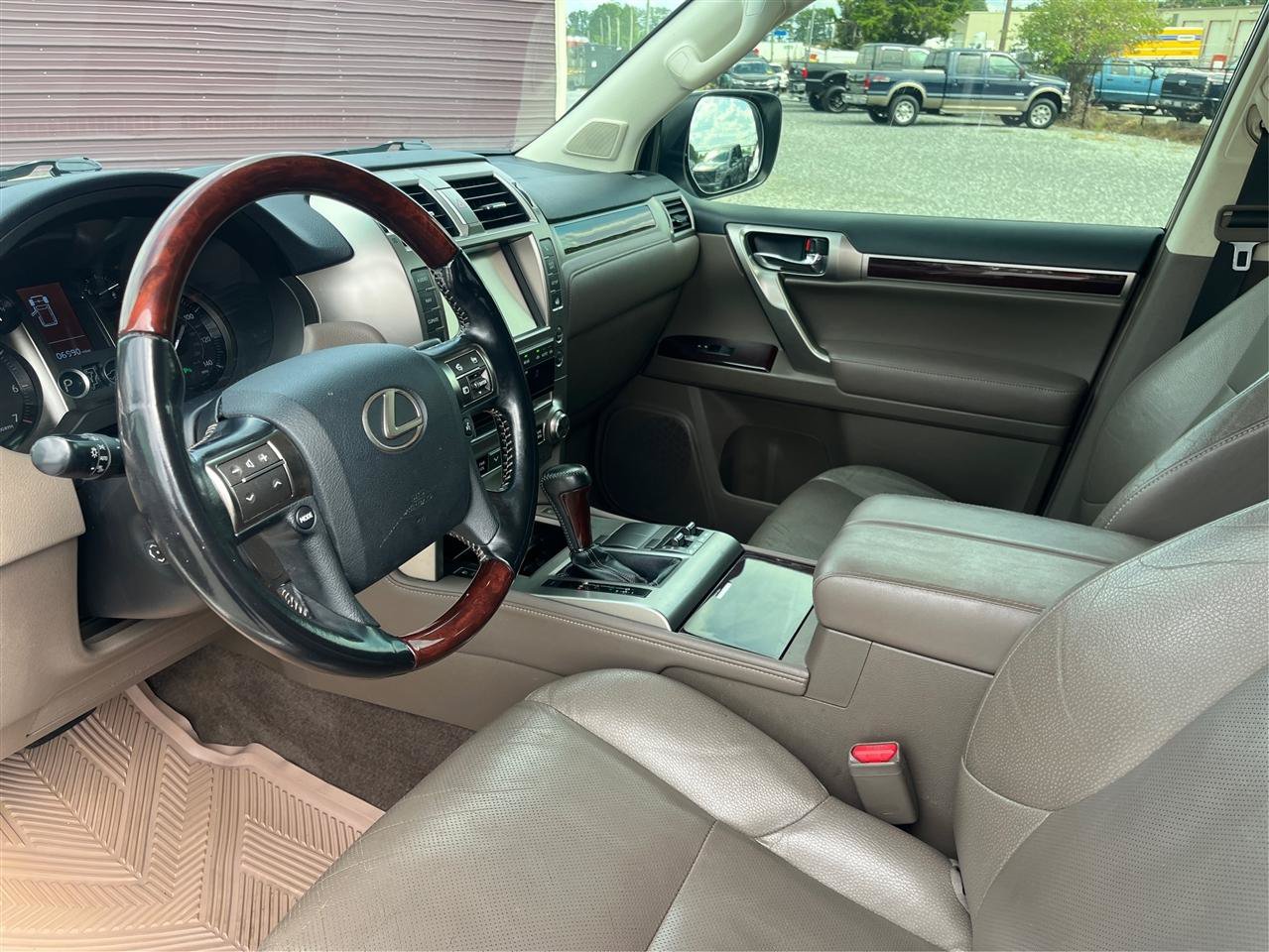 Used 2018 Lexus GX 460 Premium AWD/4WD image 9