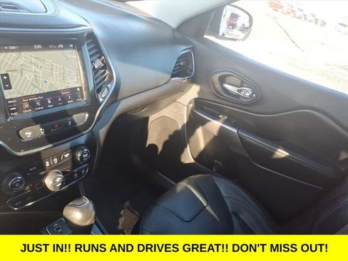 Used 2019 Jeep Cherokee Overland w/ Technology Group image 24