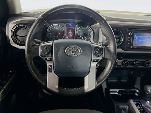 Used 2017 Toyota Tacoma 4x4 Double Cab image 11