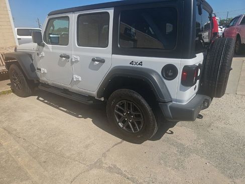 Used 2024 Jeep Wrangler Unlimited Sport AWD/4WD image 7