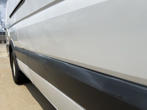Used 2015 Mercedes-Benz Sprinter 2500 image 38