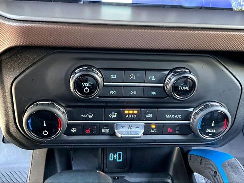 Used 2022 Ford Bronco Outer Banks w/ Sasquatch Package AWD/4WD image 24