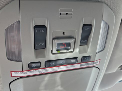 Certified 2021 Toyota Highlander Limited AWD/4WD image 30