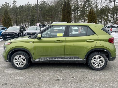 Used 2023 Hyundai Venue SE w/ Cargo Package image 2