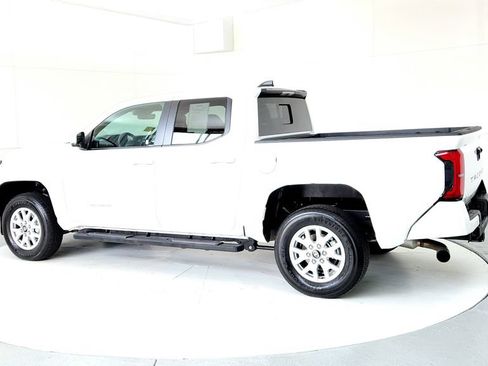Used 2025 Toyota Tacoma SR5 AWD/4WD image 4