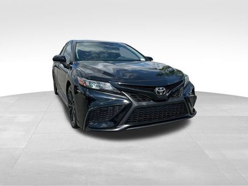 Used 2021 Toyota Camry SE w/ Convenience Package FWD image 7