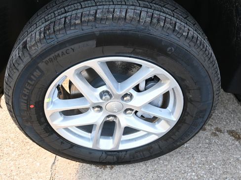 New 2026 Jeep Grand Cherokee Laredo image 6