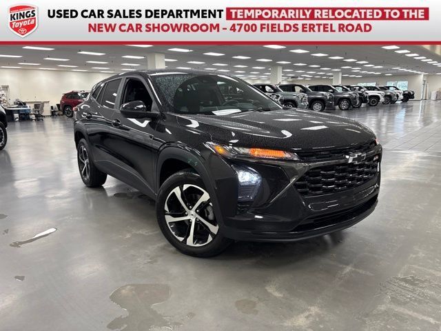 Used 2024 Chevrolet Trax RS w/ Driver Confidence Package FWD image 1