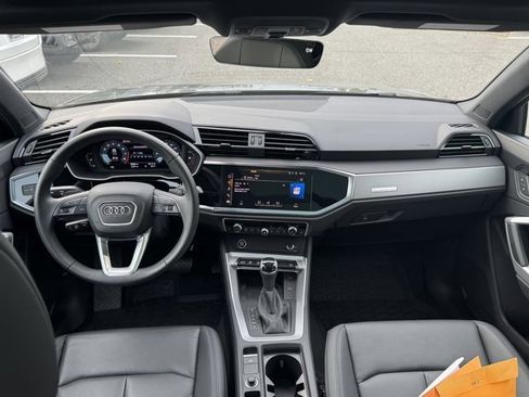 Certified 2025 Audi Q3 2.0T Premium image 11