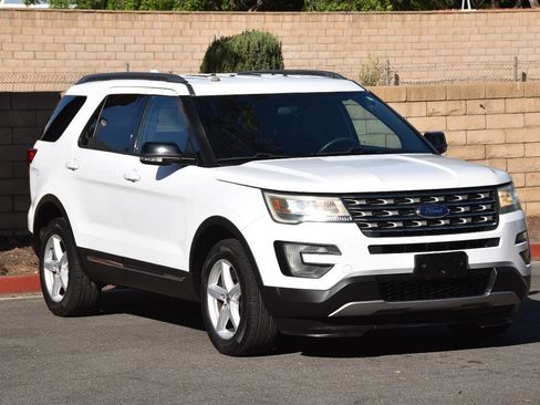 Used 2016 Ford Explorer XLT AWD/4WD image 28