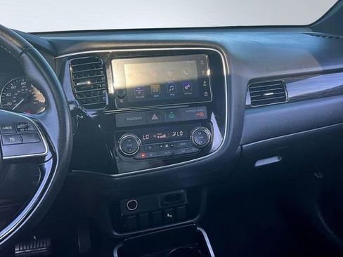 Used 2018 Mitsubishi Outlander FWD image 9