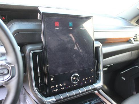 Used 2025 GMC Yukon Denali w/ Denali Reserve Package image 12