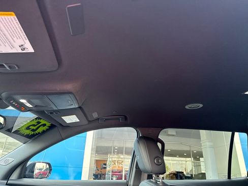 Used 2025 Buick Enclave Sport Touring image 23