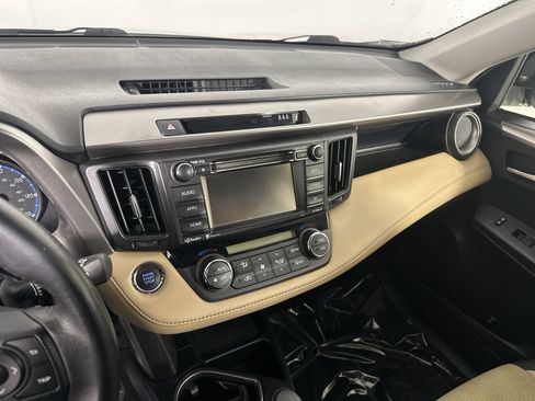 Used 2018 Toyota RAV4 XLE w/ Plus Extra Value Package AWD/4WD image 16