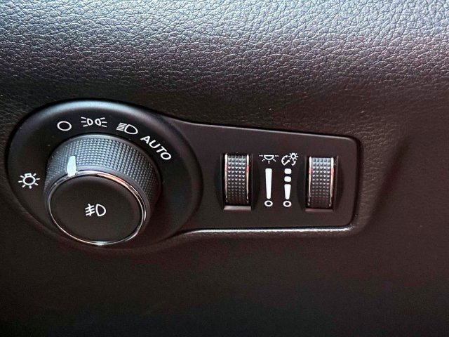 Used 2025 Jeep Compass Limited AWD/4WD image 20