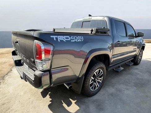 Used 2021 Toyota Tacoma TRD Sport w/ Technology Package image 4