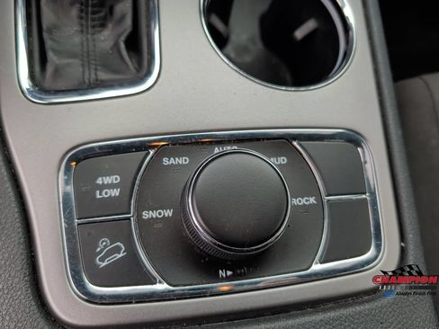 Used 2018 Jeep Grand Cherokee Laredo AWD/4WD image 25