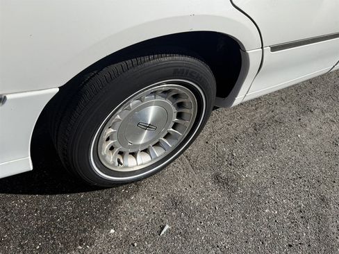 Used 1999 Lincoln Town Car Executive image 7