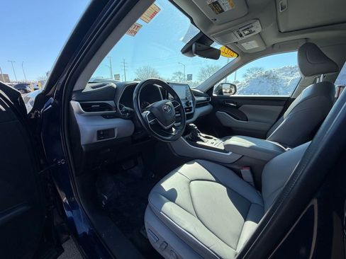 Used 2022 Toyota Highlander XLE image 14