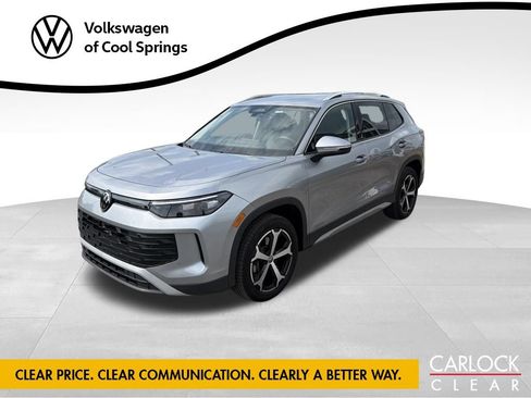 Used 2025 Volkswagen Tiguan SE AWD/4WD image 1