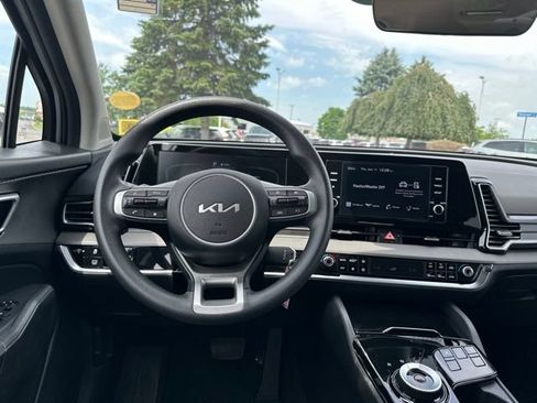 Used 2023 Kia Sportage LX AWD/4WD image 16