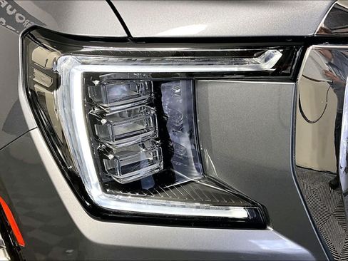 Used 2022 GMC Yukon XL SLT w/ SLT Premium Package AWD/4WD image 25