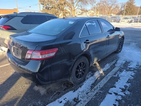 Used 2011 Toyota Camry LE image 5