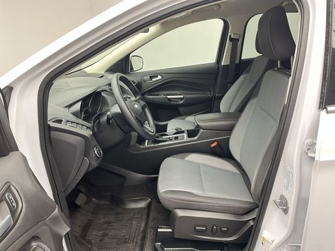 Used 2018 Ford Escape SE w/ SE Sync 3 Package image 3