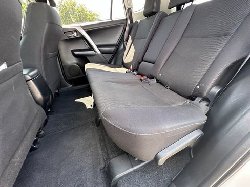 Used 2018 Toyota RAV4 XLE FWD image 21