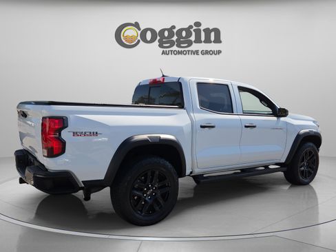 Used 2025 Chevrolet Colorado Trail Boss AWD/4WD image 5