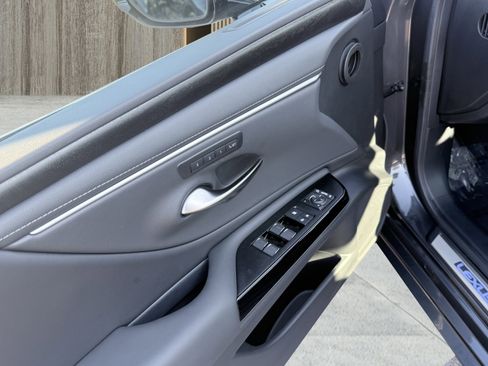 Used 2025 Lexus ES 300h F Sport image 62