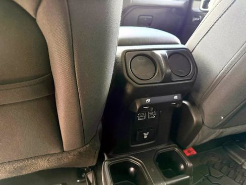 Used 2019 Jeep Wrangler Unlimited Sahara w/ Uconnect 4C Nav & Sound Group AWD/4WD image 14