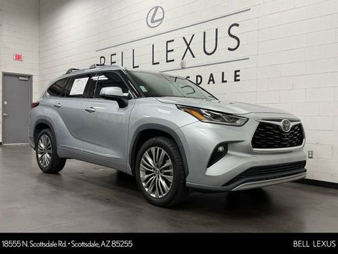 Used 2020 Toyota Highlander Platinum FWD image 1
