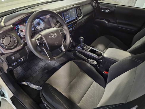 Used 2021 Toyota Tacoma TRD Sport w/ Technology Package image 2